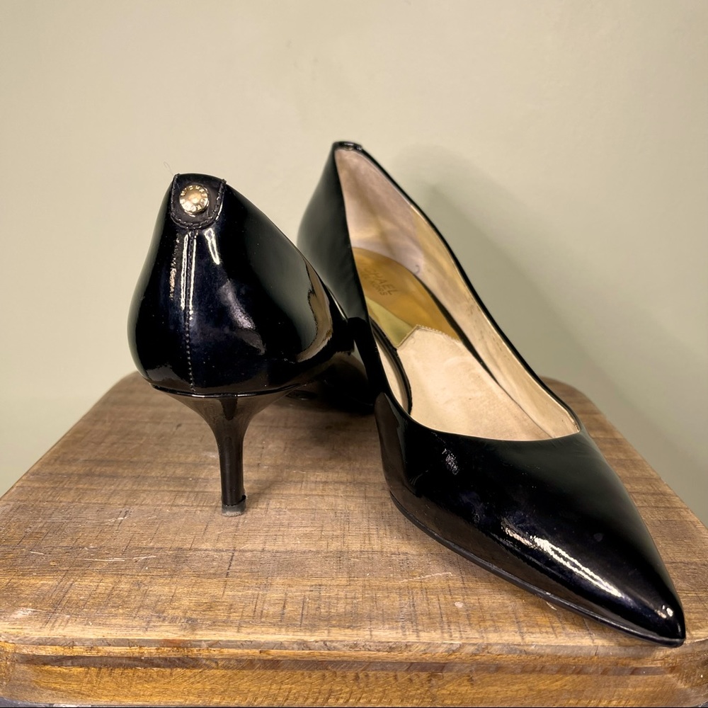 MICHAEL by Michael Kors Black Patent Kitten Heel Classic Pump 2” Heel Size 11
